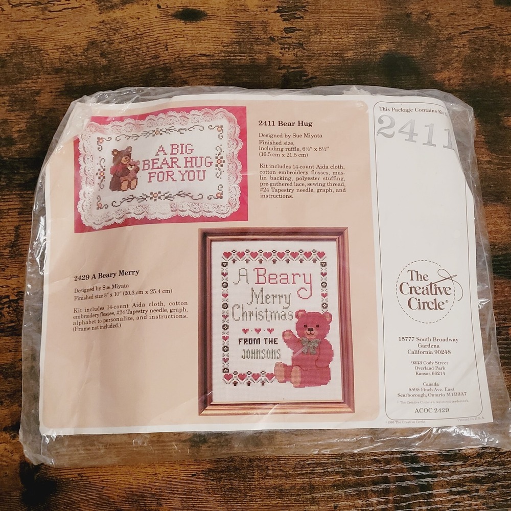 The Creative Circle "Bear Hug" 2411 Counted Cross Stitch Pillow Kit - New Sealed